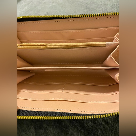 Vibrant Color Block Wallet - Picture 7 of 7